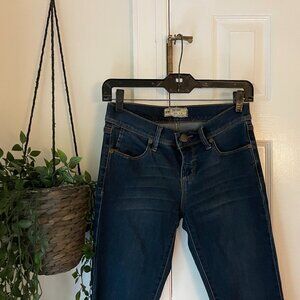 FREE PEOPLE size 25 MEDIUM WASH SKINNY JEANS (STRETCHY)